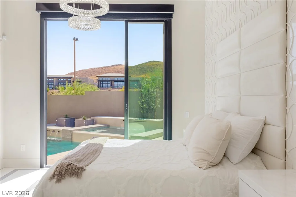 11041 Concord Valley, Las Vegas, NV 89135