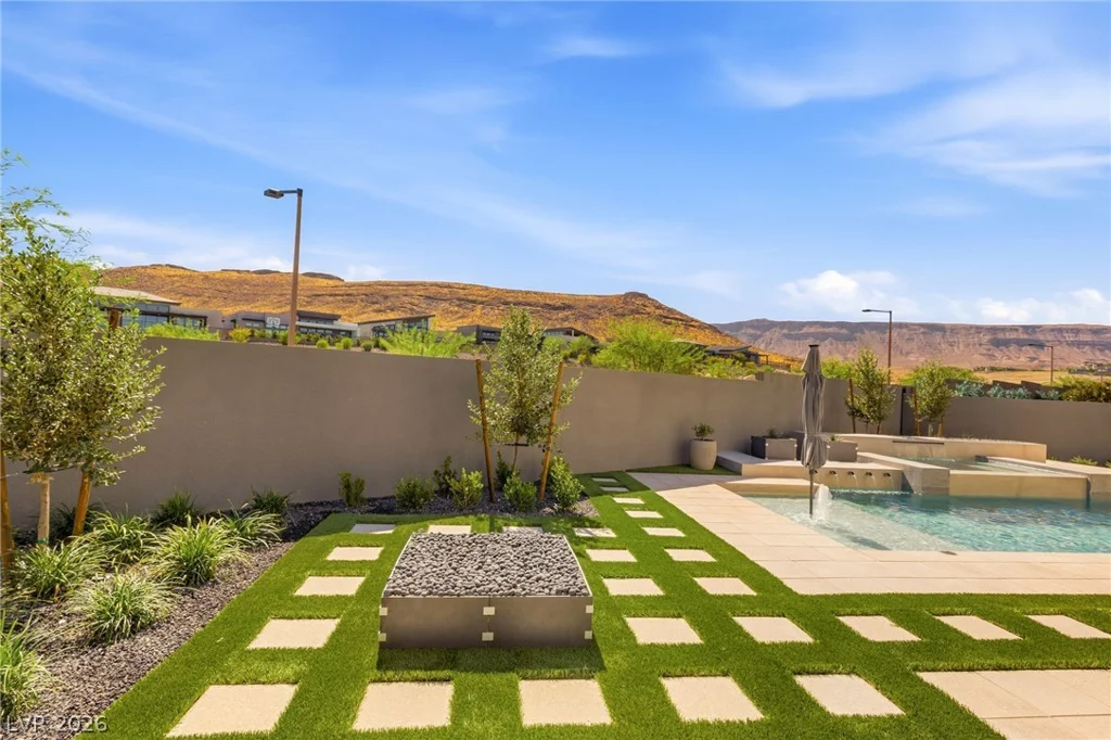 11041 Concord Valley, Las Vegas, NV 89135