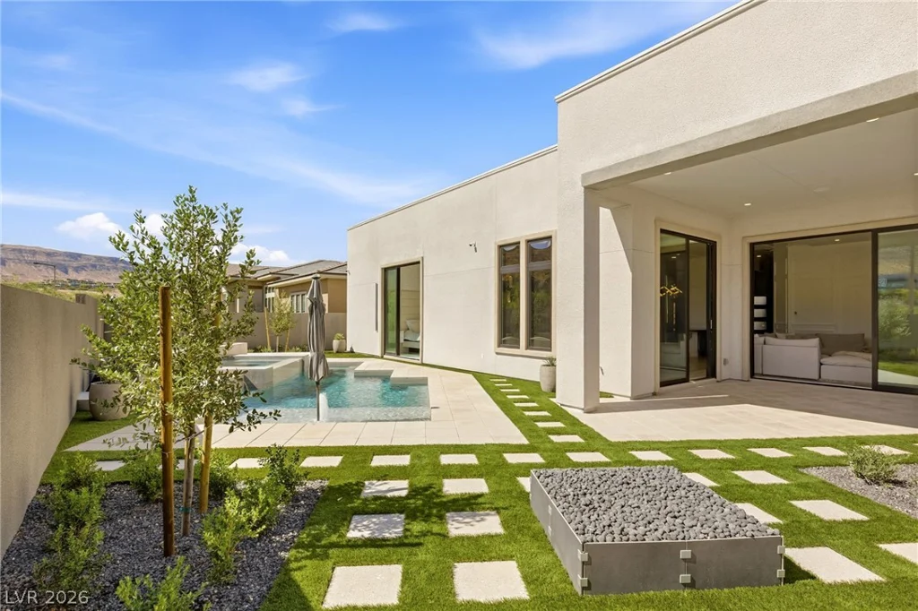 11041 Concord Valley, Las Vegas, NV 89135