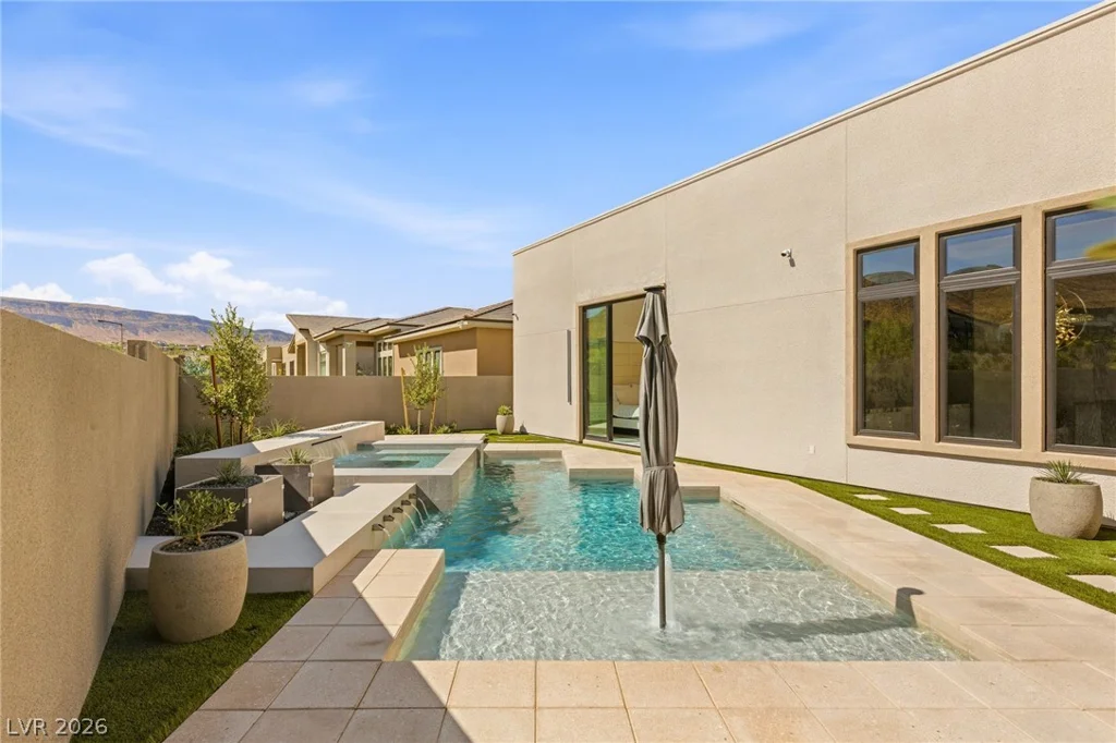 11041 Concord Valley, Las Vegas, NV 89135