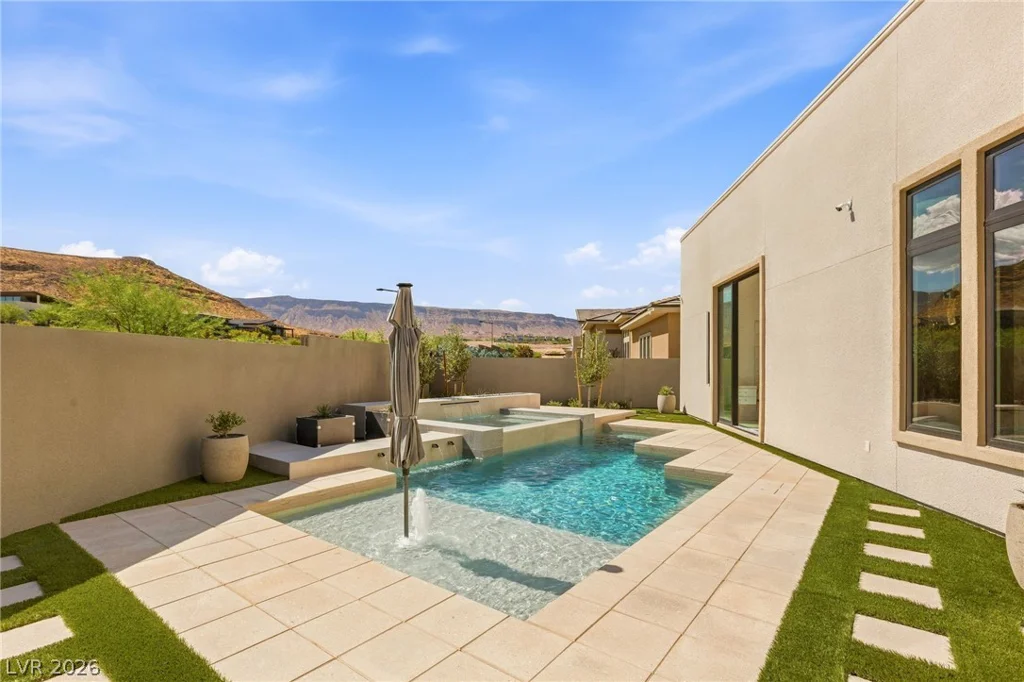 11041 Concord Valley, Las Vegas, NV 89135