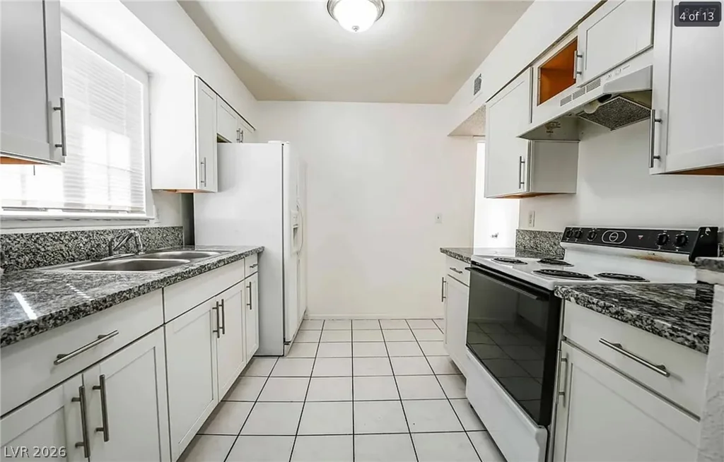 32 Gold Bar, Las Vegas, NV 89110