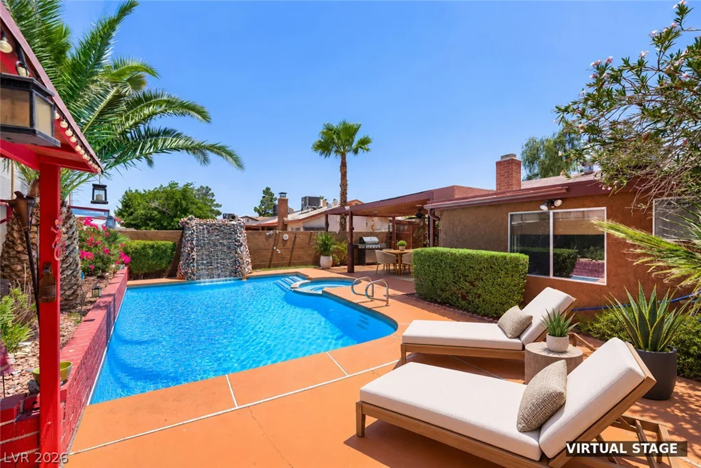 6712 Oak Valley, Las Vegas, NV 89103