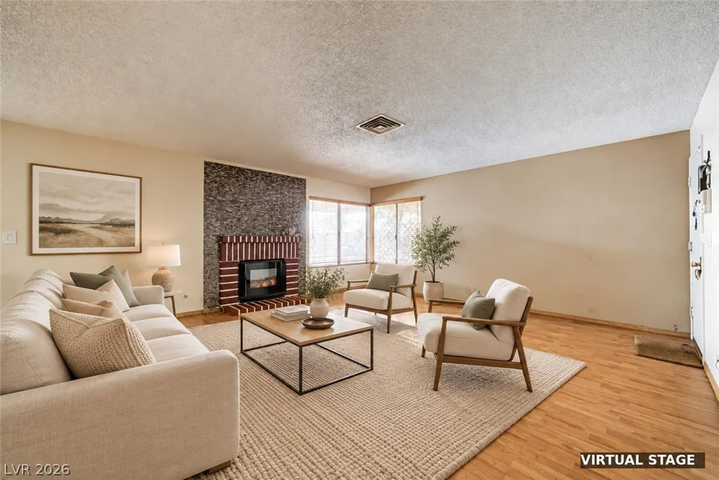 6712 Oak Valley, Las Vegas, NV 89103