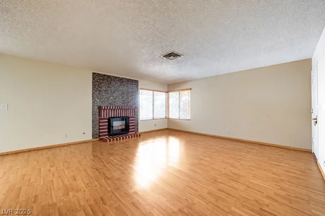 6712 Oak Valley, Las Vegas, NV 89103