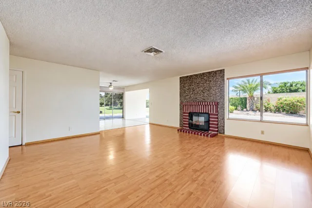 6712 Oak Valley, Las Vegas, NV 89103