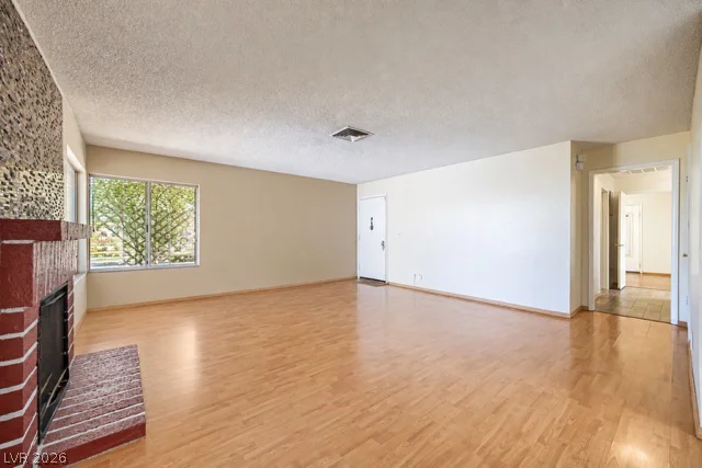6712 Oak Valley, Las Vegas, NV 89103