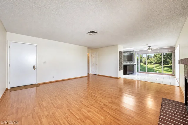 6712 Oak Valley, Las Vegas, NV 89103