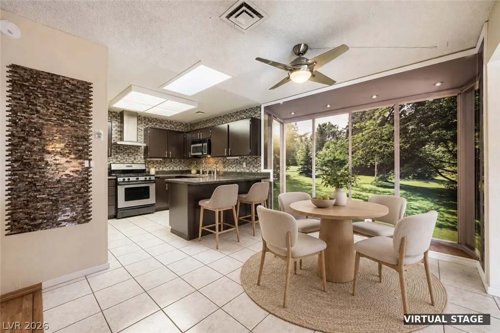6712 Oak Valley, Las Vegas, NV 89103