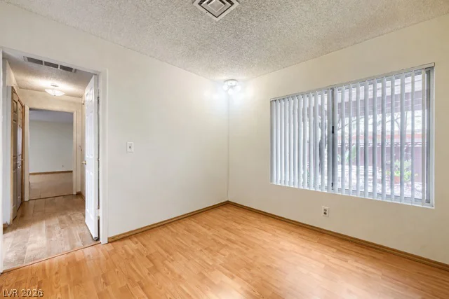 6712 Oak Valley, Las Vegas, NV 89103