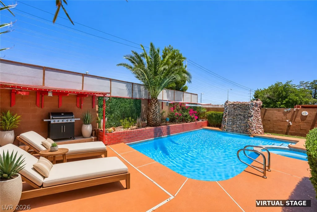 6712 Oak Valley, Las Vegas, NV 89103