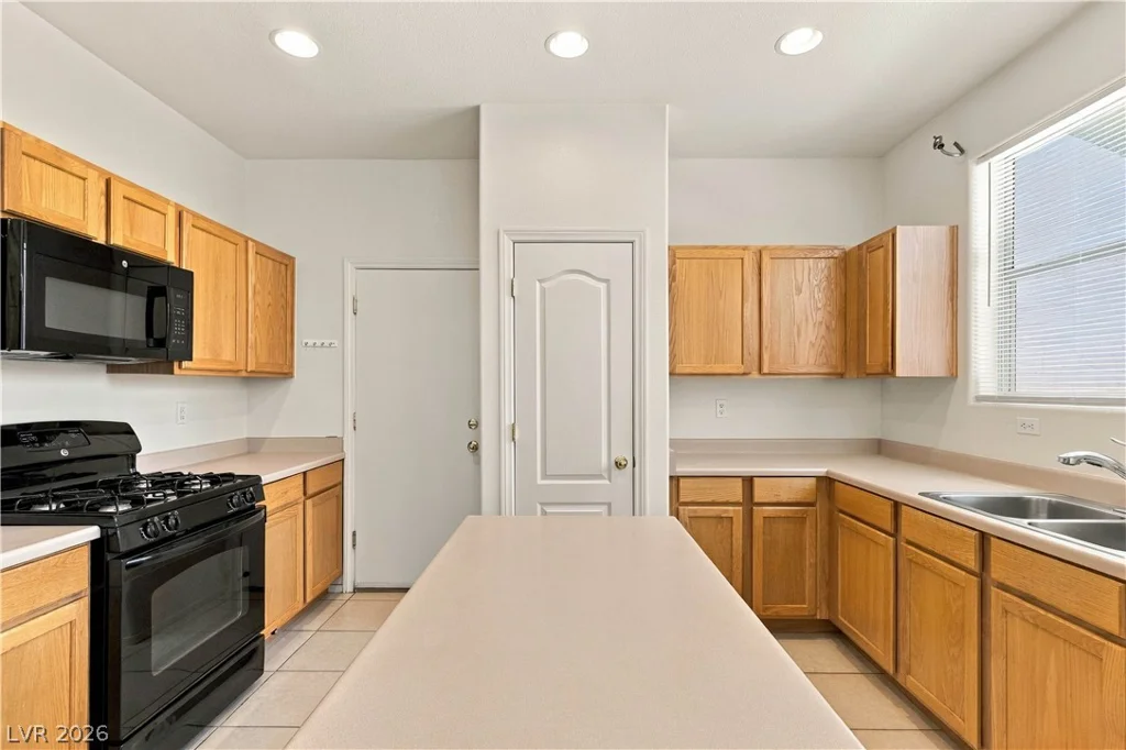 8861 Salvestrin Point, Las Vegas, NV 89148