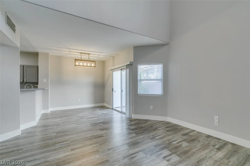 2001 Jade Creek, Las Vegas, NV 89117