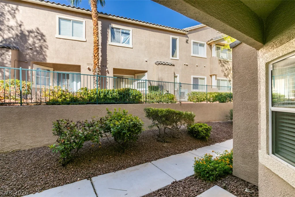 2001 Jade Creek, Las Vegas, NV 89117