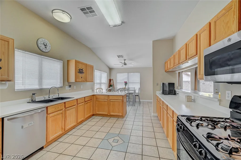 1221 Blazing Sand, Las Vegas, NV 89110