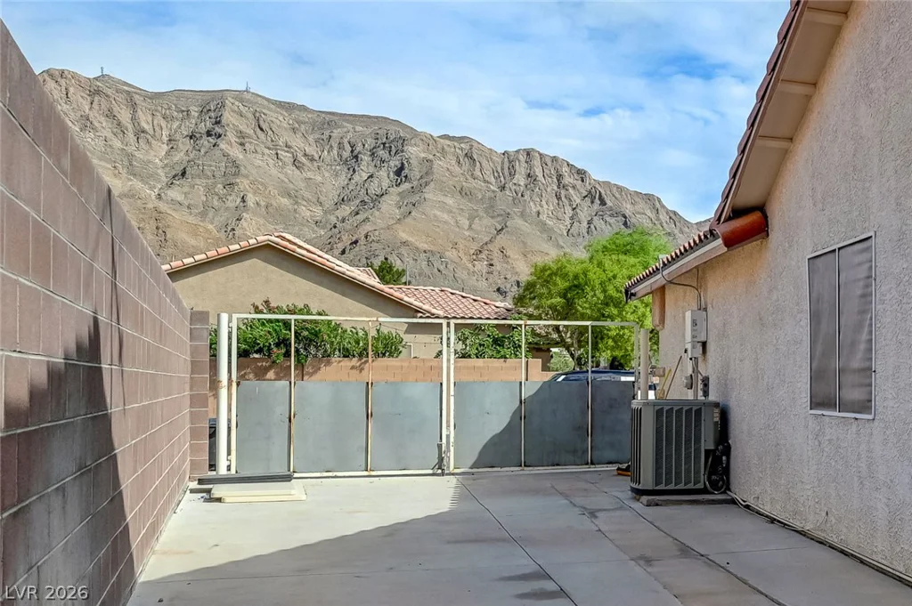 1221 Blazing Sand, Las Vegas, NV 89110