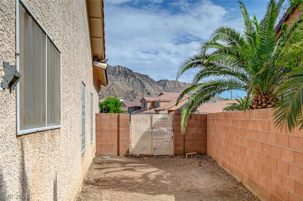 1221 Blazing Sand, Las Vegas, NV 89110