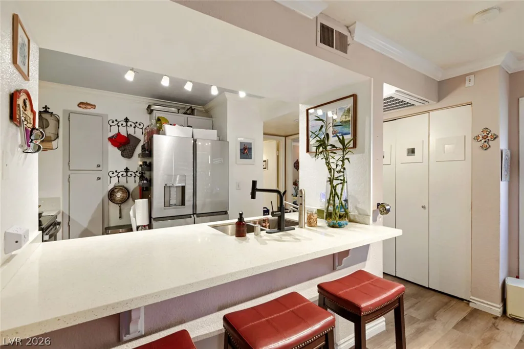 8101 Flamingo, Las Vegas, NV 89147