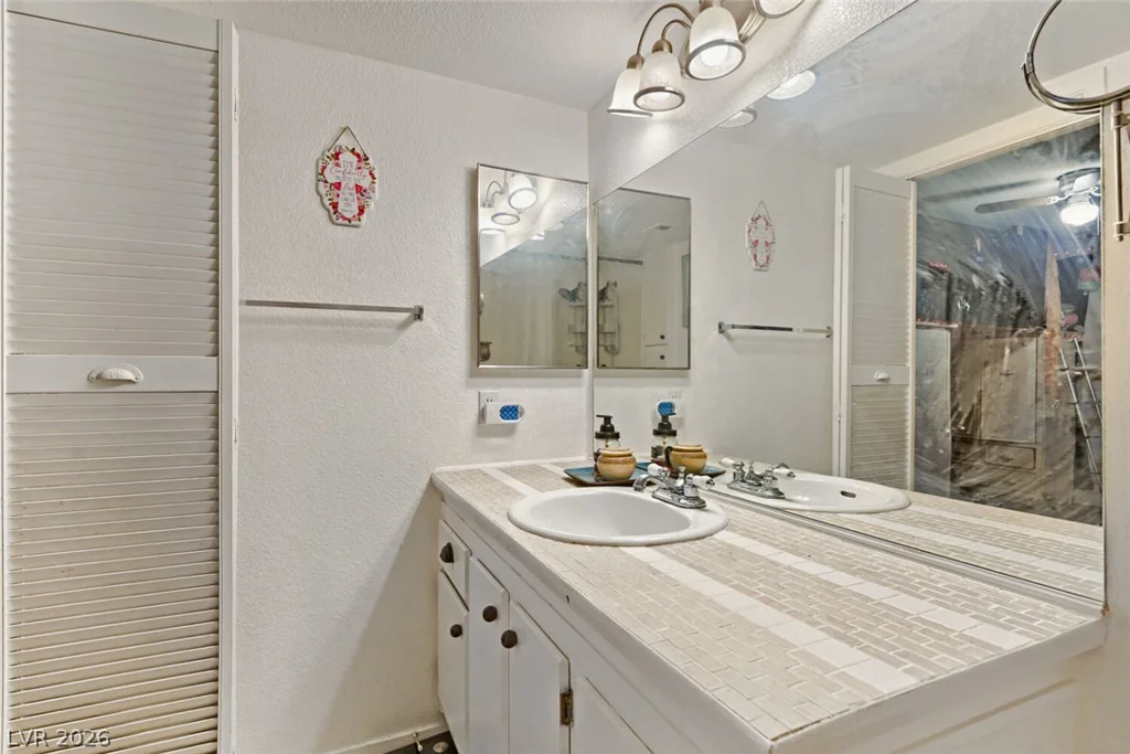 8101 Flamingo, Las Vegas, NV 89147
