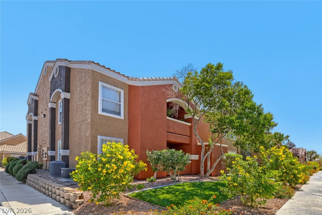 8101 Flamingo, Las Vegas, NV 89147
