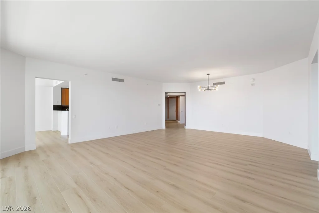 2857 Paradise, Las Vegas, NV 89109