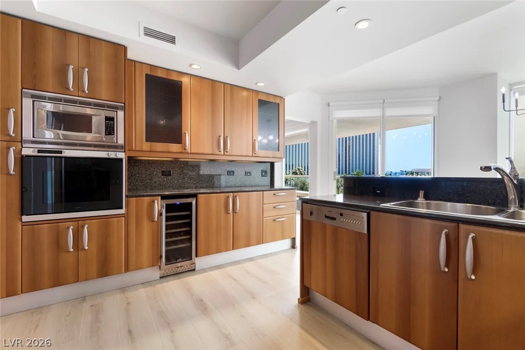 2857 Paradise, Las Vegas, NV 89109