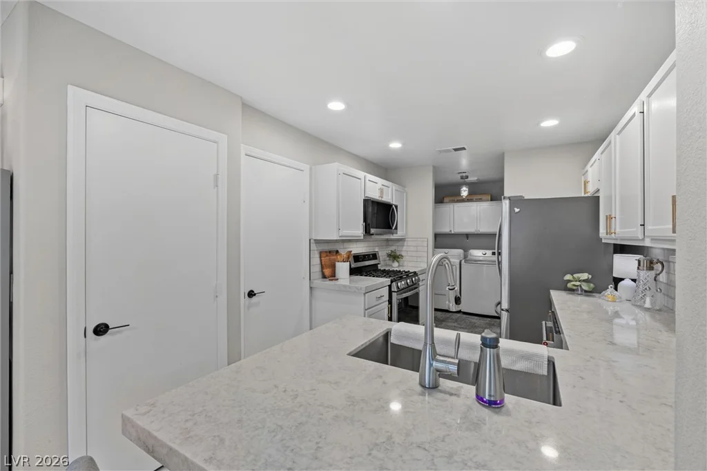 8212 Diamond Star, Las Vegas, NV 89145