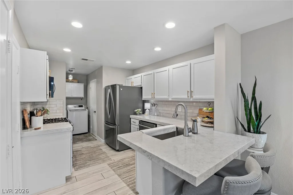 8212 Diamond Star, Las Vegas, NV 89145