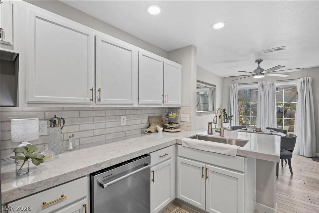 8212 Diamond Star, Las Vegas, NV 89145