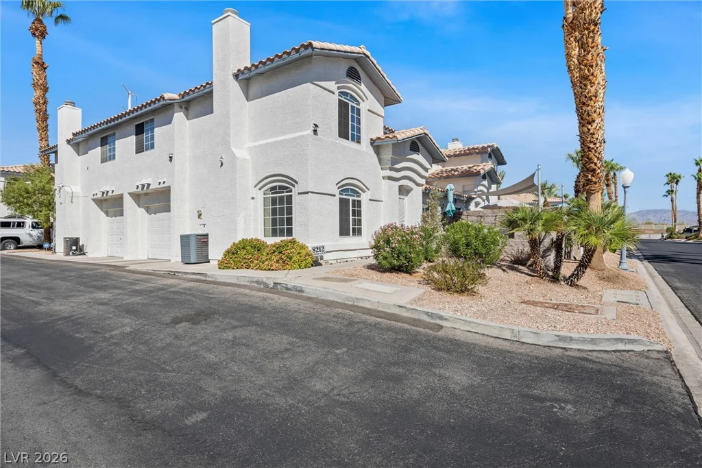 8212 Diamond Star, Las Vegas, NV 89145