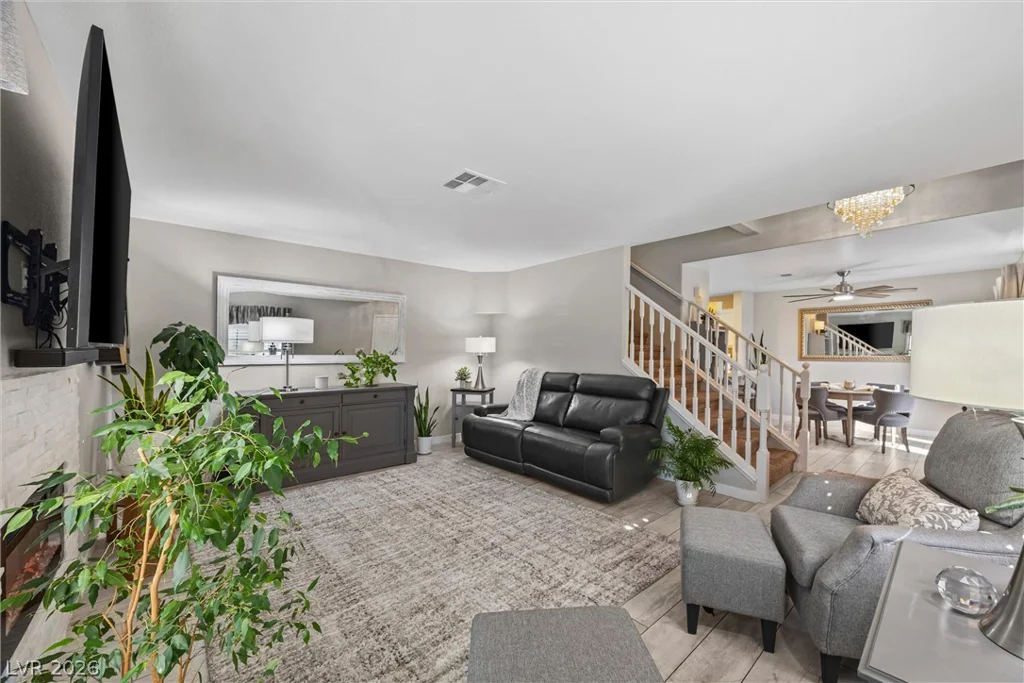 8212 Diamond Star, Las Vegas, NV 89145