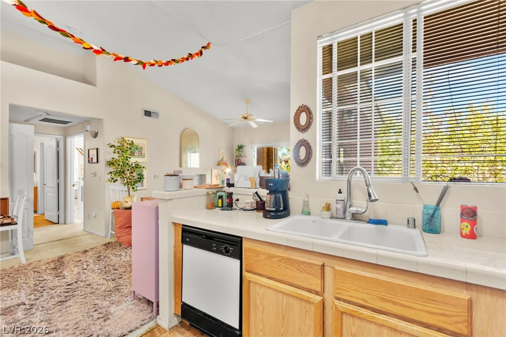 7628 Pacific Hills, Las Vegas, NV 89128
