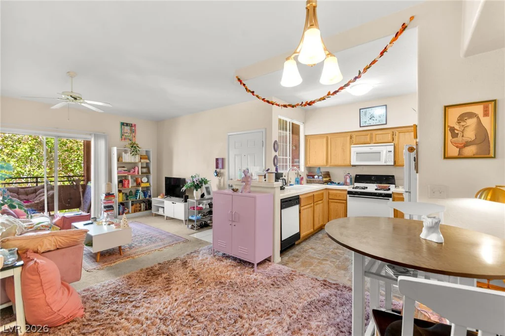 7628 Pacific Hills, Las Vegas, NV 89128