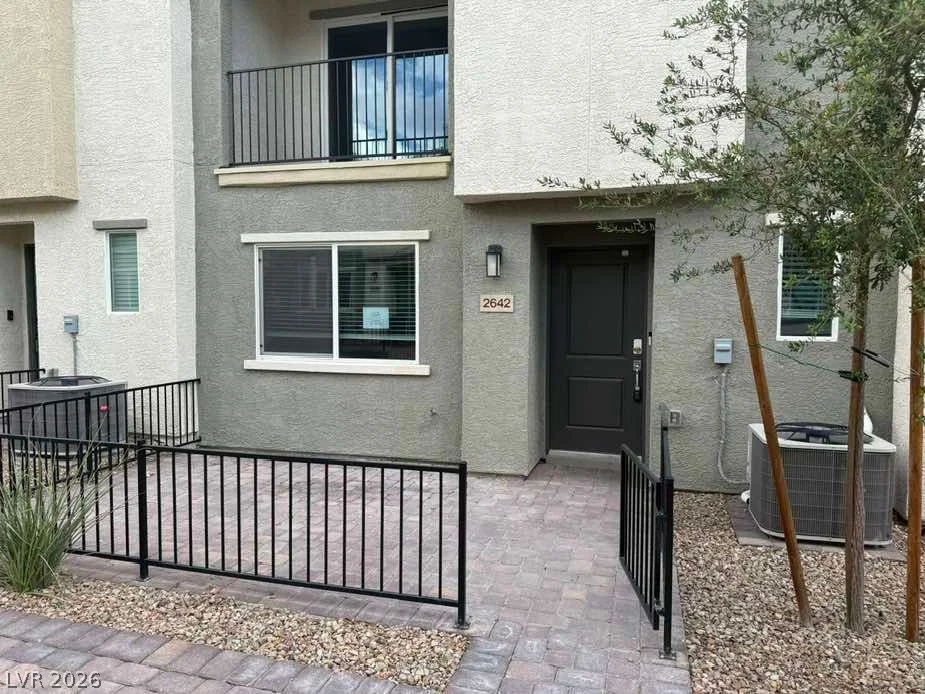 2642 Wimbledon White, North Las Vegas, NV 89086