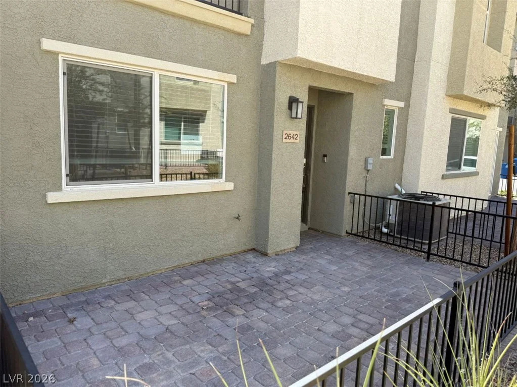 2642 Wimbledon White, North Las Vegas, NV 89086