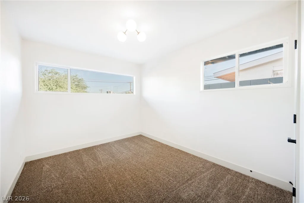 906 Baker, Las Vegas, NV 89108