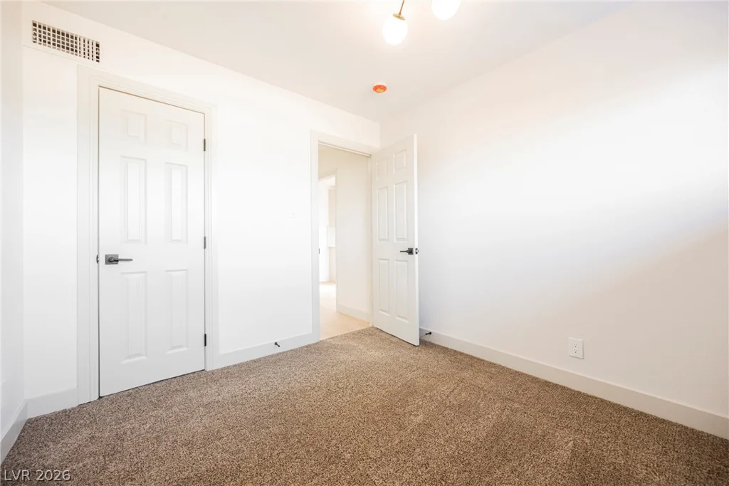 906 Baker, Las Vegas, NV 89108