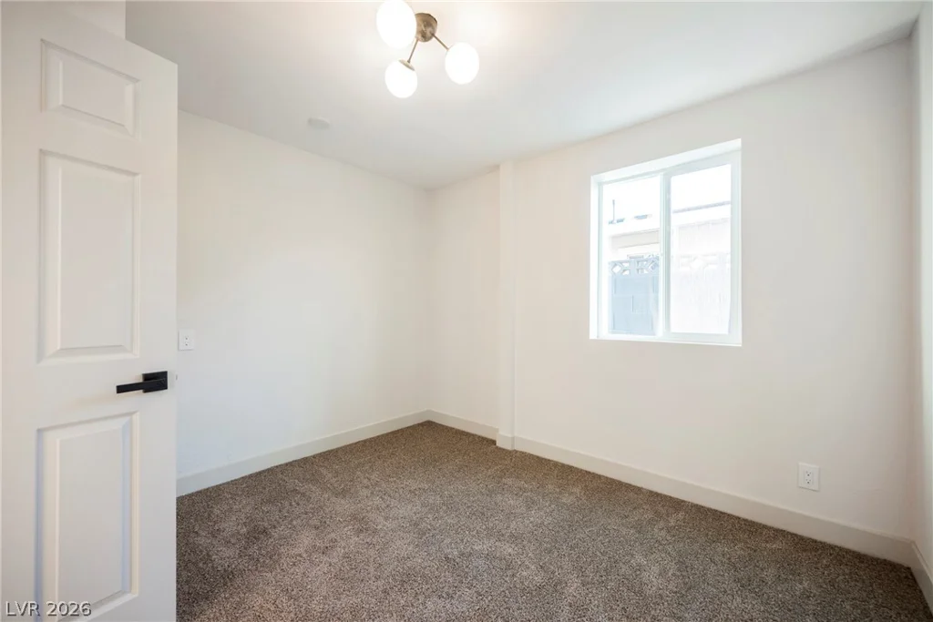 1004 Baker, Las Vegas, NV 89108