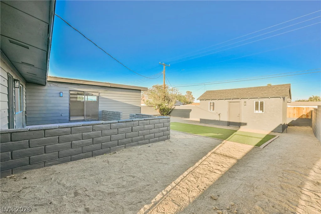 1004 Baker, Las Vegas, NV 89108