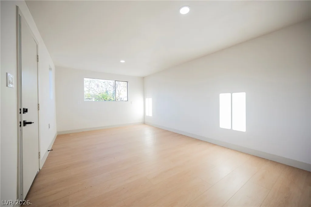 1004 Baker, Las Vegas, NV 89108