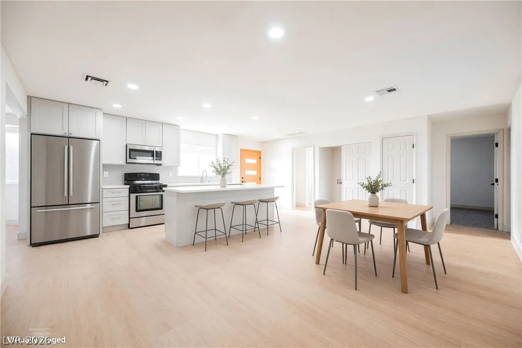 1004 Baker, Las Vegas, NV 89108