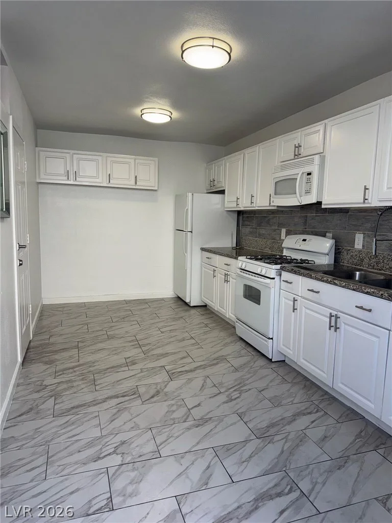 3974 Arizona, Las Vegas, NV 89104