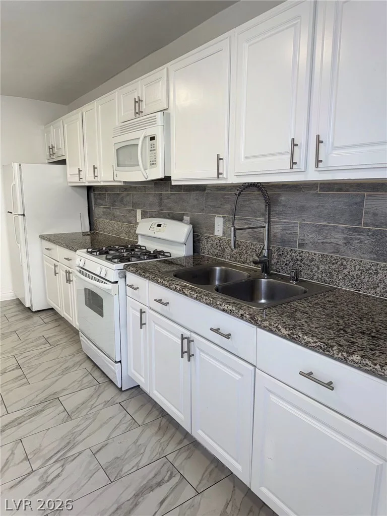 3974 Arizona, Las Vegas, NV 89104