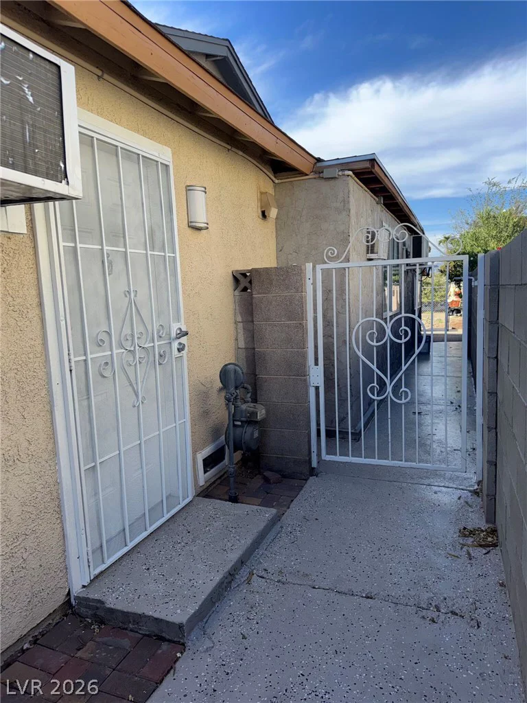3974 Arizona, Las Vegas, NV 89104