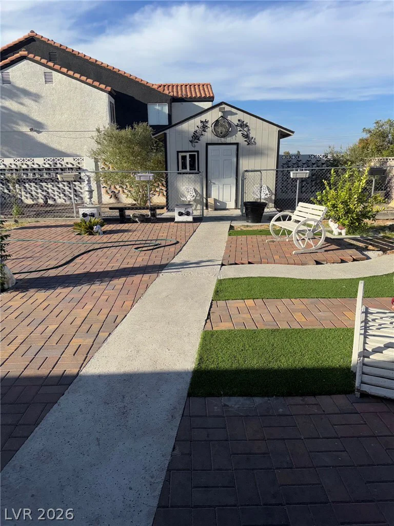 3974 Arizona, Las Vegas, NV 89104