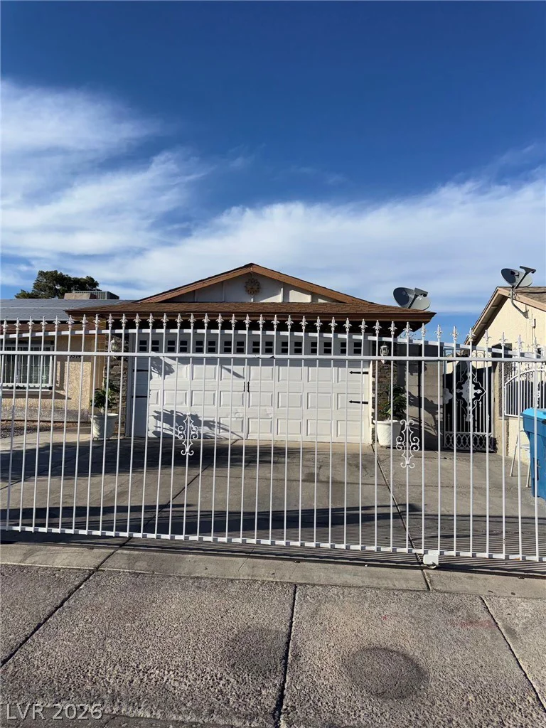 3974 Arizona, Las Vegas, NV 89104