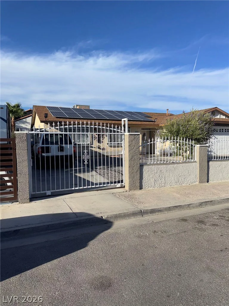 3974 Arizona, Las Vegas, NV 89104
