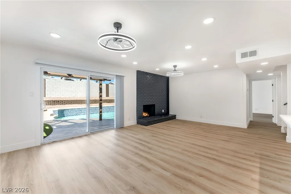 816 Antigua, Las Vegas, NV 89145