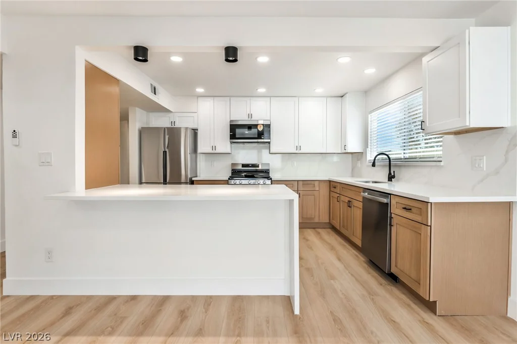 816 Antigua, Las Vegas, NV 89145