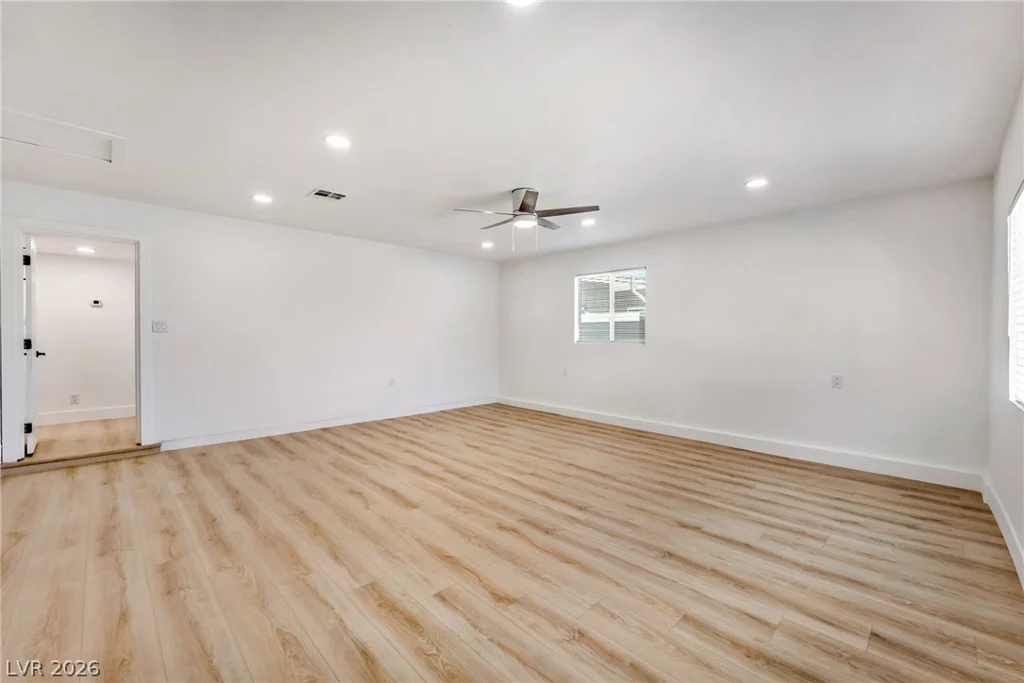 816 Antigua, Las Vegas, NV 89145
